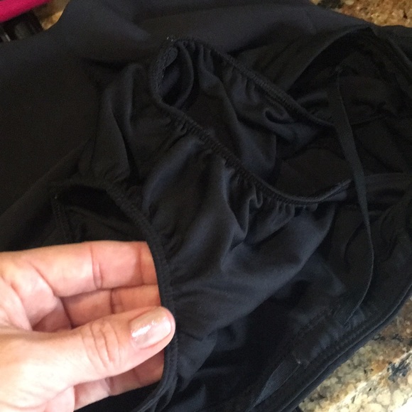 Nike women’s dry fit shorts with liner. Small - Picture 5 of 7